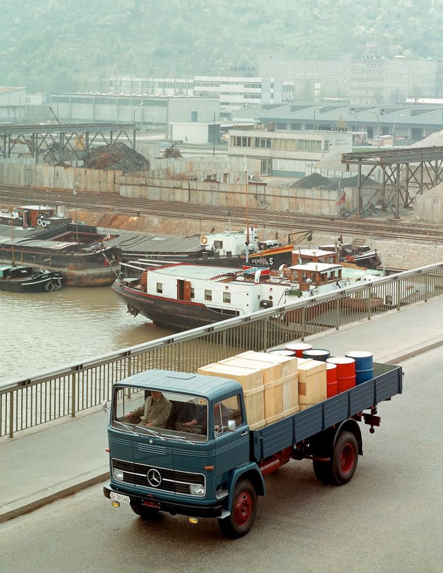  Mercedes-Benz LP1213 Pritschenwagen 1965 года  (фото 3 из 3)